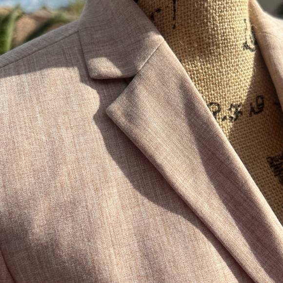 Ann Taylor 2pc pant suit in light beige - Picture 2 of 7